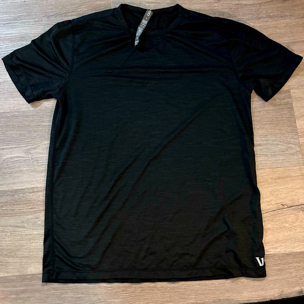 Vuori- S male black athletic shirt